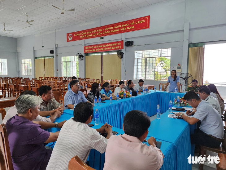 Bà Nguyễn Thị Bích - phó chủ tịch UBND phường Tịnh Biên - phát biểu tại buổi làm việc - Ảnh: BỬU ĐẤU