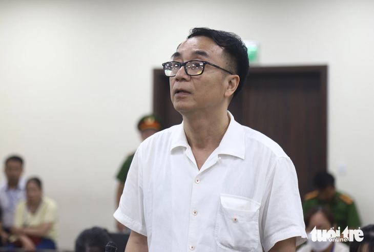 Bị cáo Trần Hùng trả lời xét hỏi - Ảnh: DANH TRỌNG