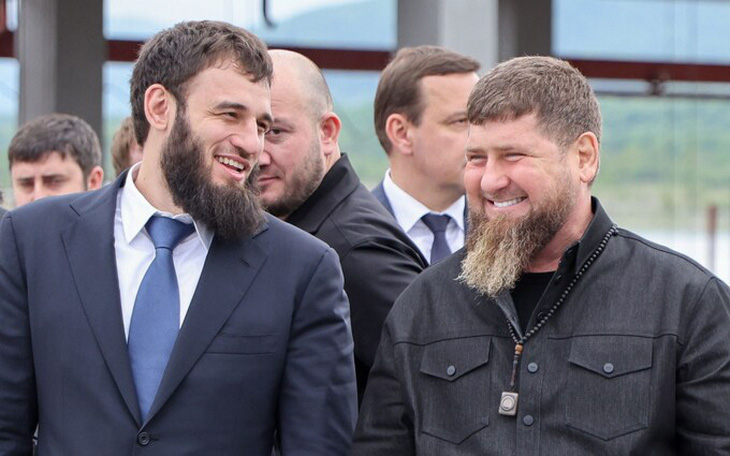 Ông Yakub Zakriev (trái) và lãnh đạo Chechnya Akhmatovich Kadyrov - Ảnh: AFP