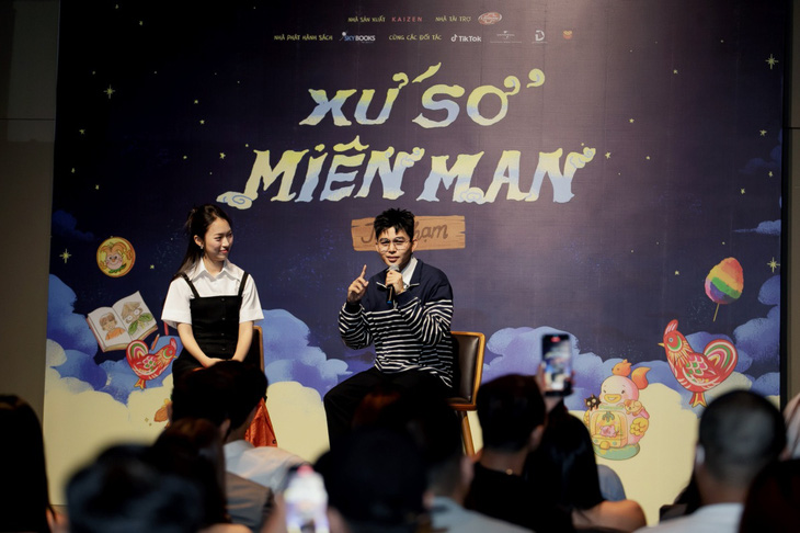 MC Khánh Vy và Jun Phạm tại buổi ra mắt sách