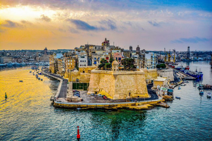 Xung quanh đảo Malta có hồ nước ngọt dưới đáy biển - Ảnh TRAVEL ADVO