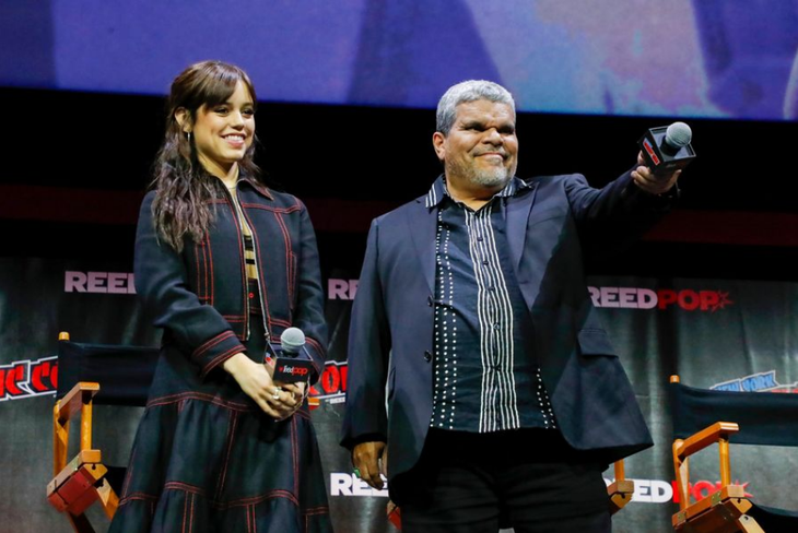 Diễn viên Jenna Ortega và Luis Guzmán trong bộ phim đình đám Wednesday tại New York Comic Con 2022. Nguồn: New York Comic Con