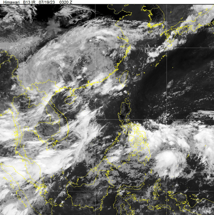 Một vùng áp thấp ngoài khơi Philippines có khả năng mạnh lên thành áp thấp nhiệt đới, bão và đi vào Biển Đông - Ảnh: NCHMF