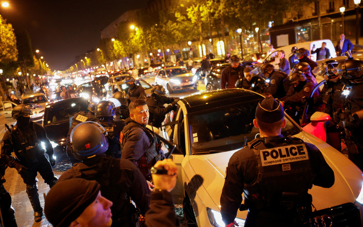 Trung Quốc khiếu nại khi có công dân bị thương trong bạo loạn ở Pháp