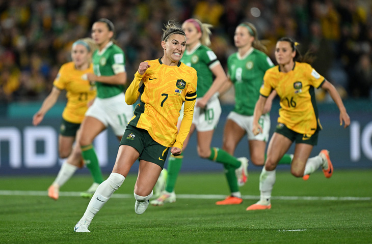 Niềm vui của Steph Catley sau khi ghi bàn giúp tuyển nữ Úc đánh bại CH Ireland ở trận ra quân bảng B World Cup 2023 - Ảnh: REUTERS
