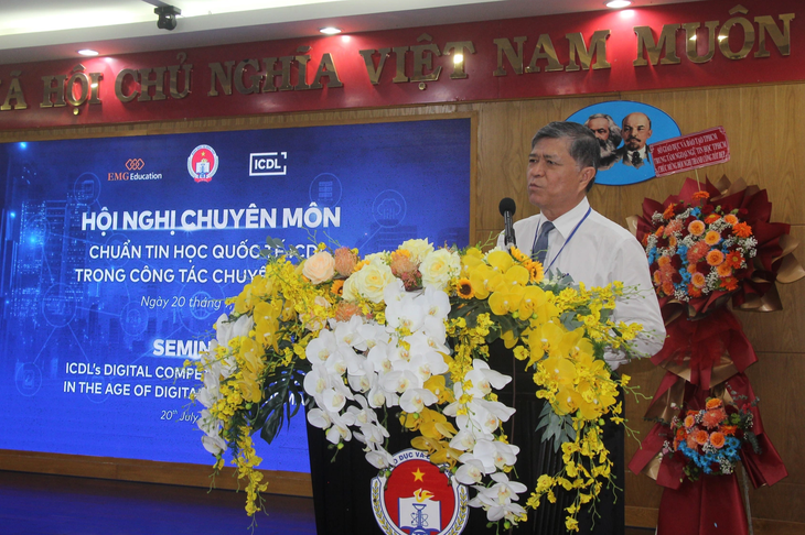 Ông Nguyễn Văn Hiếu, giám đốc Sở Giáo dục và Đào tạo TP.HCM, tại hội nghị.