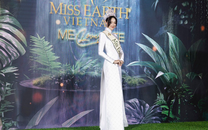 Miss Earth 2022 - Mina Sue Choi duyên dáng catwalk cùng áo dài