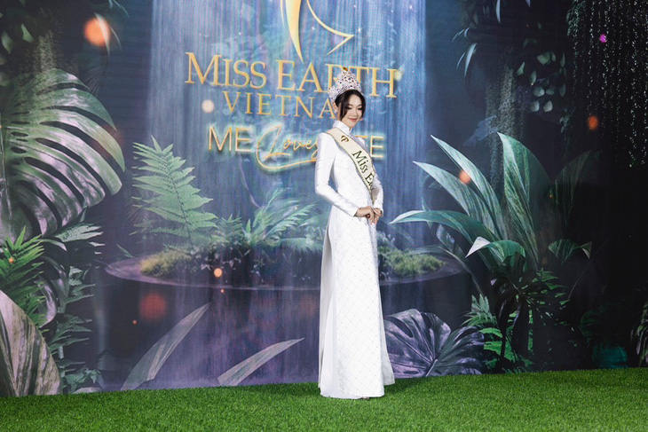 Miss Earth 2022 - Mina Sue Choi duyên dáng catwalk cùng áo dài - Ảnh 6.