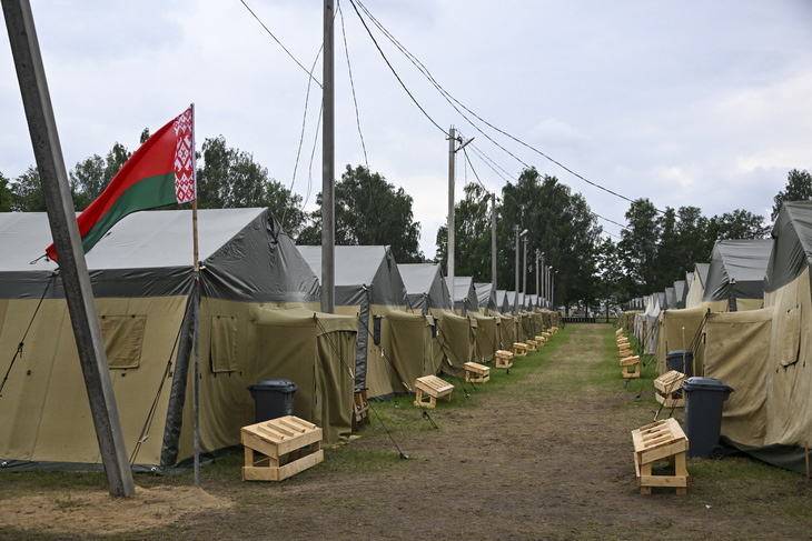 Dãy lều quân sự được Belarus chuẩn bị cho Wagner tại căn cứ quân sự ở Tsel, vùng Mogilev hôm 7-7 - Ảnh: AFP