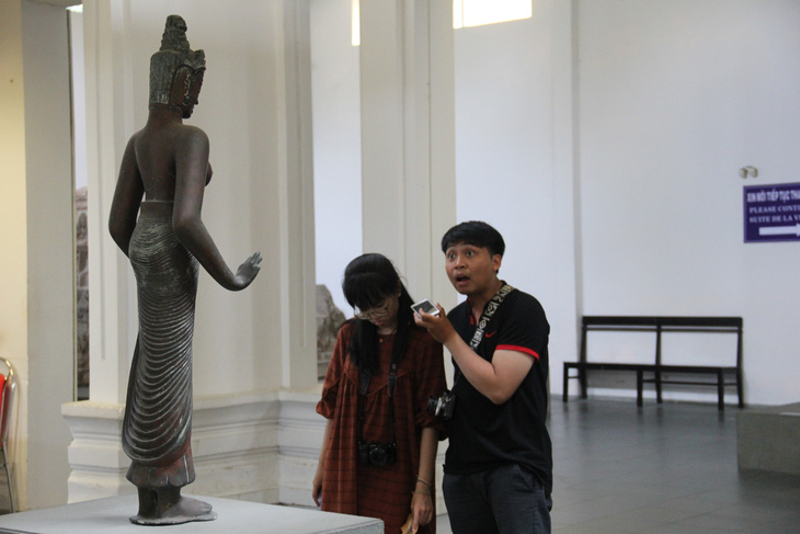 Phiên bản bức tượng Bồ tát Tara được trưng bày tại Bảo tàng Điêu khắc Chăm Đà Nẵng - Ảnh: TRƯỜNG TRUNG