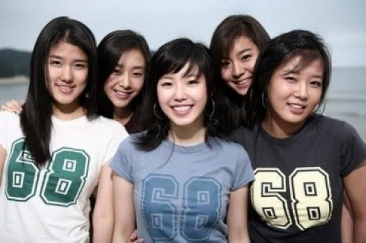 Thành viên Five Girls: Yubin, UEE, Hyo Sung, G.NA và Ji Won 