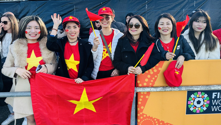 Các CĐV Việt Nam tại New Zealand luôn sát cánh cùng tuyển nữ  Việt Nam - Ảnh: T.Nghĩa