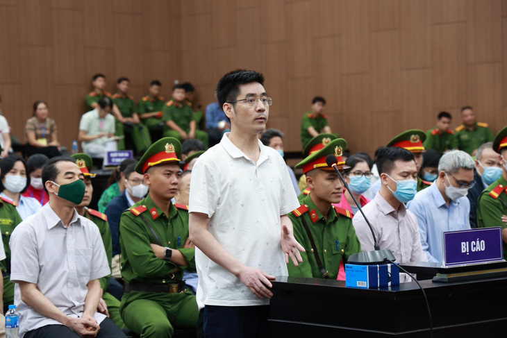 Cựu điều tra viên Hoàng Văn Hưng tại phiên tòa sơ thẩm xử vụ chuyến bay giải cứu - Ảnh: NAM ANH