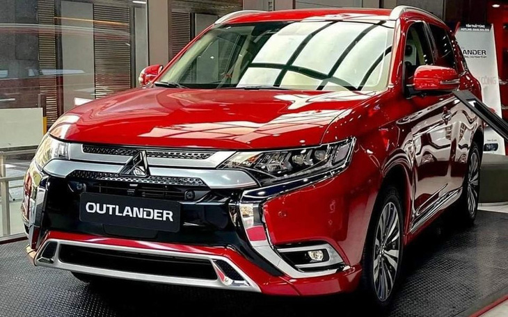 Tin tức giá xe: Mitsubishi Outlander giảm giá 
