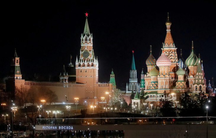 Mỹ áp trừng phạt gần 120 cá nhân và tổ chức có liên hệ với Nga - Ảnh: REUTERS