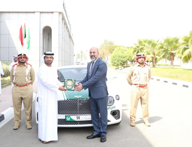 Bentley Continental GT 300.000 USD gia nhập đội xe 'khủng' của cảnh sát Dubai - Ảnh 2.