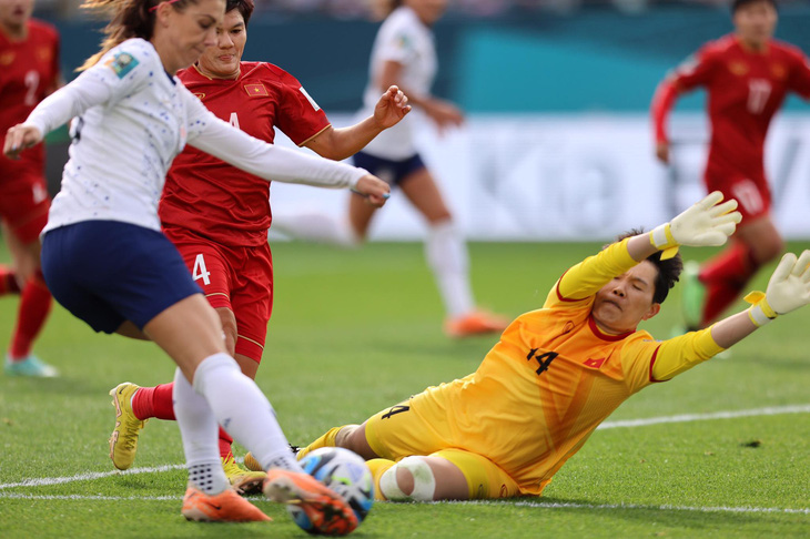 Thủ môn Kim Thanh và các đồng đội đã có trận đấu kiên cường trước tuyển nữ Mỹ - Ảnh: ĐỨC ĐỒNG