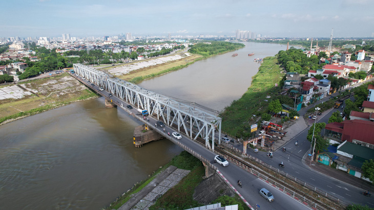 Cầu Đuống hiện tại đang là nút thắt của tuyến đường thủy từ Việt Trì đến Quảng Ninh, Hải Phòng - Ảnh: BÙI TÂN