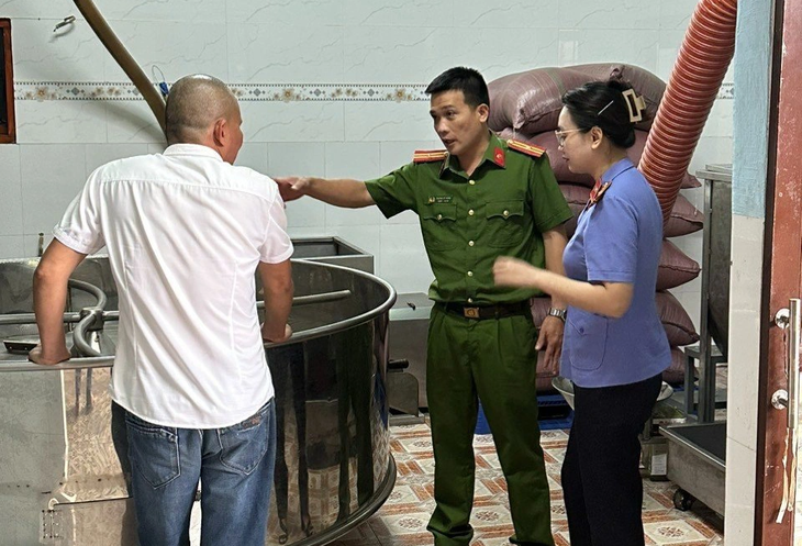 Công an tỉnh Đắk Lắk phát hiện số lượng lớn cà phê giả - Ảnh: TÂM AN
