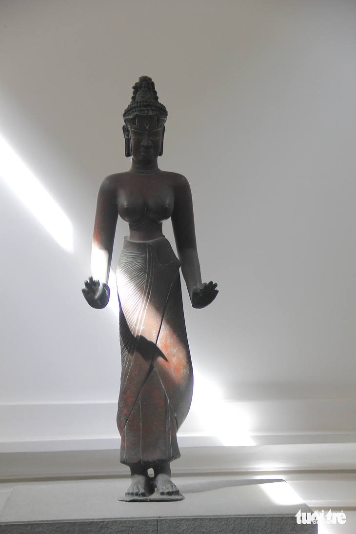 Tượng Bồ tát Tara, một trong những hiện vật quan trọng nhất được trưng bày tại Bảo tàng Điêu khắc Chăm Đà Nẵng - Ảnh: TRƯỜNG TRUNG