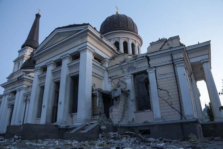 Nhà thờ Spaso-Preobrazhenskyi - nhà thờ Chính Thống giáo lớn nhất vùng Odessa - bị đánh trúng rạng sáng 23-7 - Ảnh: REUTERS