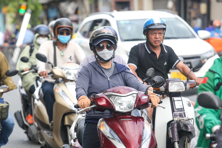 Hôm nay Nam Bộ thời tiết nắng gián đoạn, chiều có mưa to, tia cực tím ở mức gây hại rất cao - Ảnh: PHƯƠNG QUYÊN