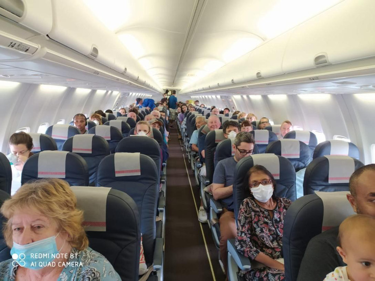 Máy bay của hãng Fiji Airways đưa 88 công dân Anh và EU rời khỏi Fiji bay về Melbourne, Úc ngày 29- 4-2020 để tiếp tục nối chuyến đi châu Âu. Ảnh: Europa.eu