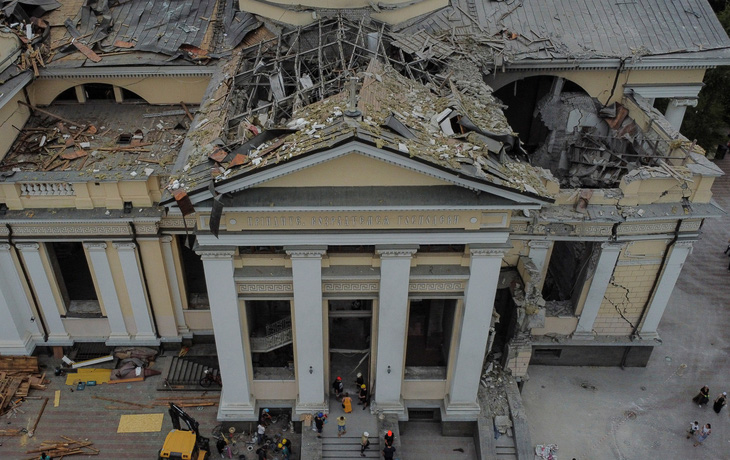 Nhà thờ bị hư hại do cuộc tấn công bằng tên lửa ở Odessa, Ukraine vào ngày 23-7 - Ảnh: REUTERS