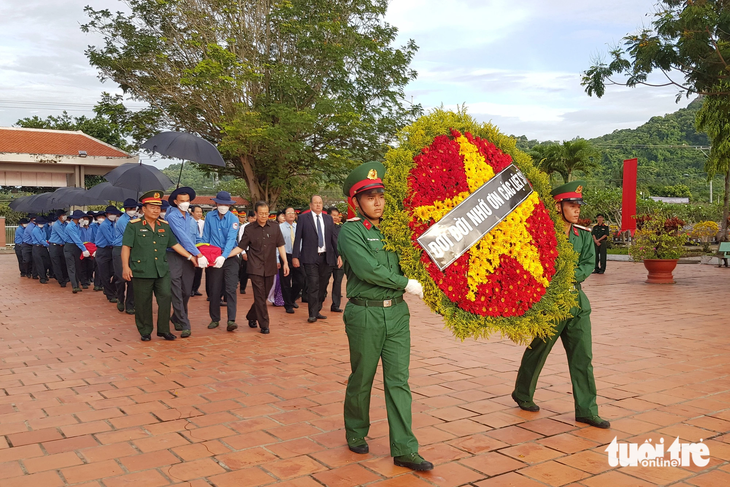 Đảng bộ, chính quyền tỉnh An Giang long trọng tổ chức lễ cải táng hài cốt liệt sĩ quân tình nguyện Việt Nam  hy sinh tại chiến trường Campuchia - Ảnh: BỬU ĐẤU