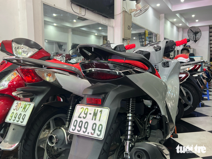 Chiếc xe Honda SH biển 29-N1 999.99 được anh Phạm Đình Vinh mua vào với giá hơn 1 tỉ đồng - Ảnh: PHẠM TUẤN