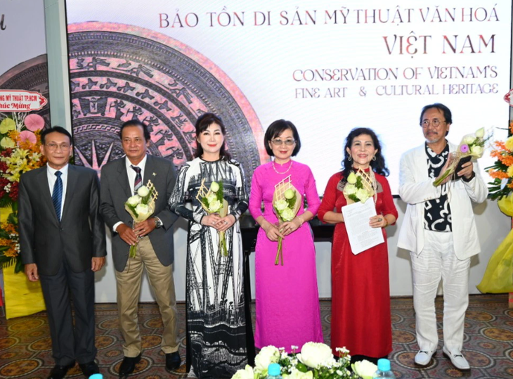 Ban giám đốc Trung tâm UNESCO Bảo tồn Di sản mỹ thuật văn hóa Việt Nam - Ảnh: BTC