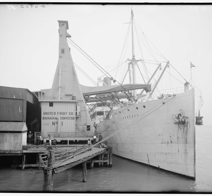 Tàu chở chuối đầu thế kỷ 20.