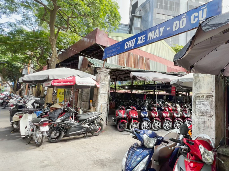 Chợ xe Chùa Hà - một địa điểm bán xe máy cũ, xe máy biển số đẹp nổi tiếng tại Hà Nội - Ảnh: PHẠM TUẤN