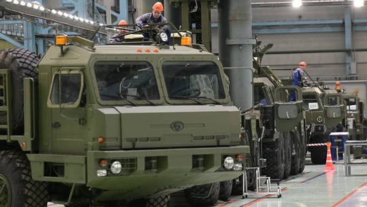 Xe quân sự tại xưởng sản xuất của nhà máy Obukhov của Tập đoàn Almaz-Antey ở St. Petersburg, Nga - Ảnh: SPUTNIK 