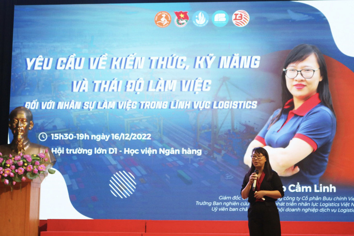 Buổi share kỹ năng và kiến thức kể từ Chuyên Viên nghành nghề thương chính và logistics bởi Khoa Kinh doanh Quốc tế, Học viện Ngân sản phẩm tổ chức