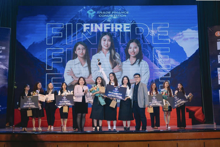 Cuộc ganh đua Trade Finance Competition bởi Khoa Kinh doanh Quốc tế, Học viện Ngân sản phẩm tổ chức triển khai bên dưới sự bảo trợ trình độ chuyên môn của London Institute of Banking and Finance