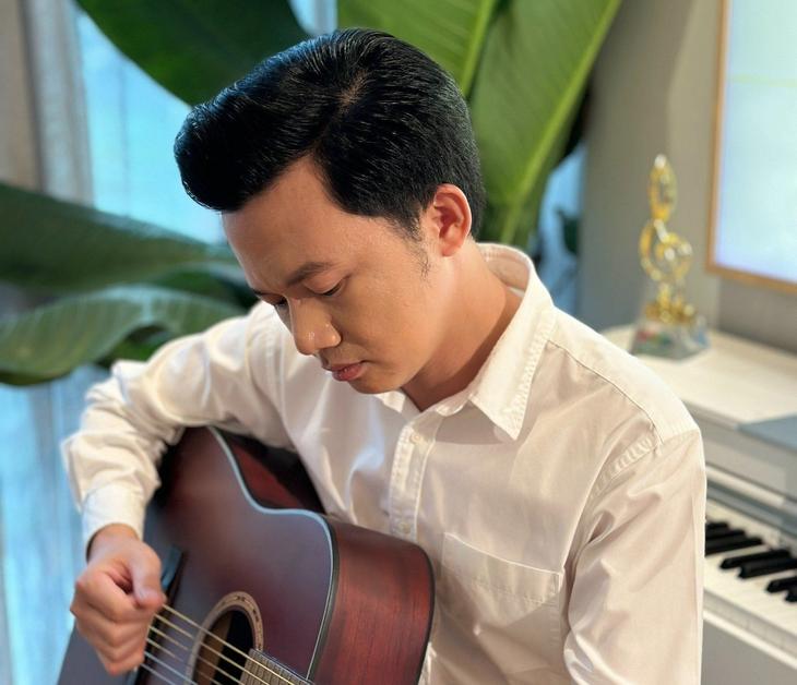 Nhạc sĩ Nguyễn Bá Hùng dành nhiều thời gian sáng tác về người lính - Ảnh: NVCC