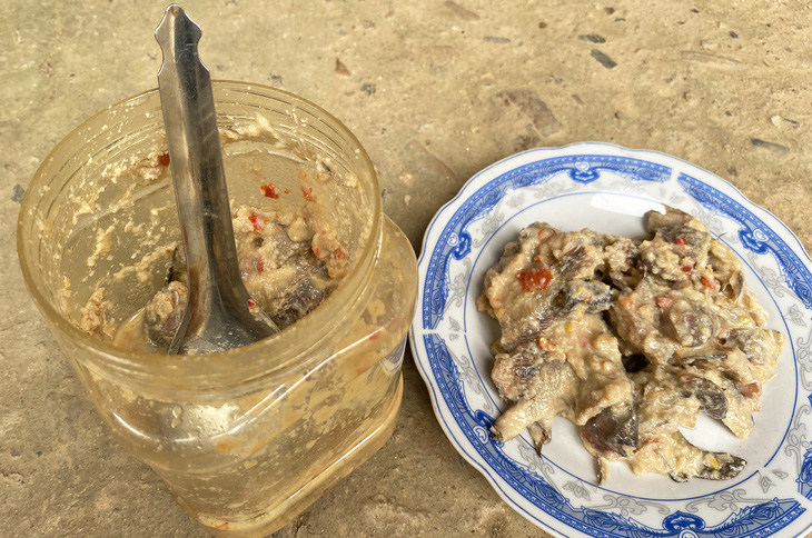 Món cá muối ủ chua - Ảnh: LÊ TRUNG
