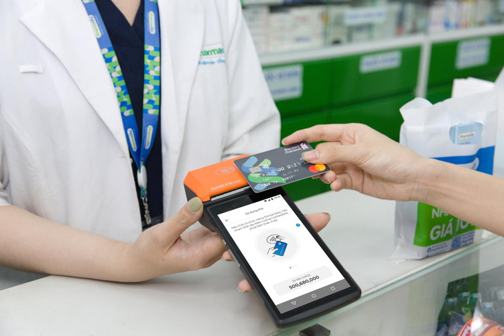 Thanh toán không chạm với thiết bị SmartPOS - máy quẹt thẻ cầm tay tích hợp giải pháp VNPAY-POS