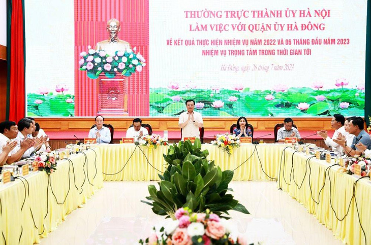 Toàn cảnh buổi làm việc của Thường trực Thành ủy Hà Nội với UBND quận Hà Đông - Ảnh: VIẾT THÀNH