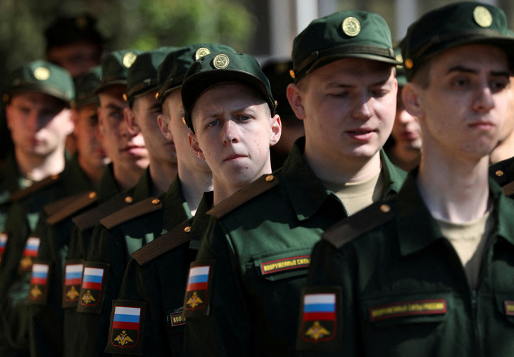 Các tân binh Nga tại Simferopol, Crimea ngày 25-4-2023 - Ảnh: REUTERS