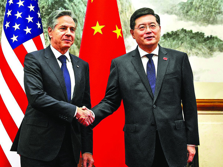 Ông Tần Cương (phải) và Bộ trưởng Ngoại giao Mỹ Antony Blinken. Ảnh: China Daily
