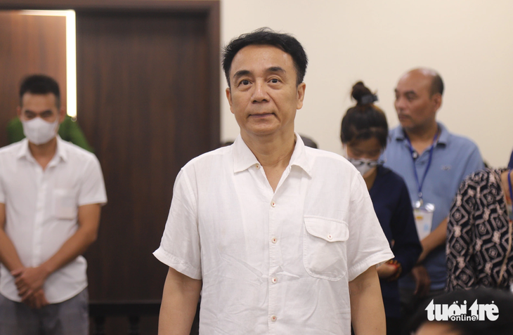 Bị cáo Trần Hùng nghe tòa tuyên án - Ảnh: DANH TRỌNG