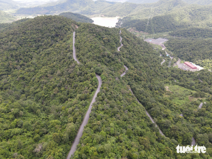 Đèo Đại Ninh trên quốc lộ 28B có nhiều khúc cua khúc khuỷu, độ dốc cao 