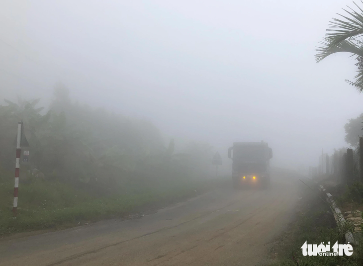 Đường trên đèo Đại Ninh, quốc lộ 28B thường có sương mù, khuất tầm nhìn 