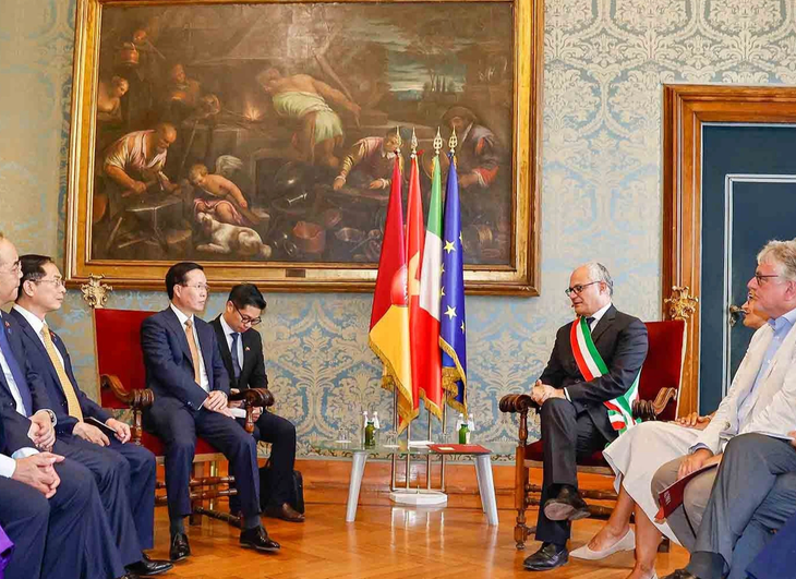 Chủ tịch nước Võ Văn Thưởng gặp Thị trưởng Rome Roberto Gualtieri ngày 26-7 - Ảnh: TTXVN