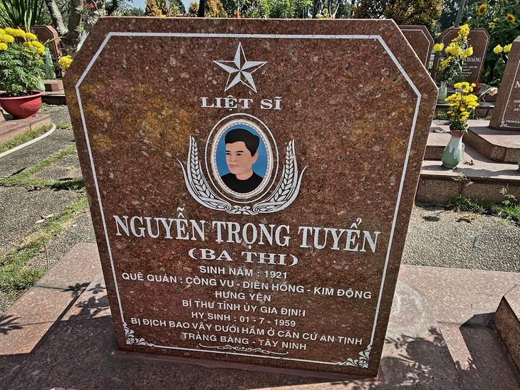Mộ vọng không hài cốt liệt sĩ Nguyễn Trọng Tuyển ở Nghĩa trang Liệt sĩ TP.HCM -  Ảnh QUỐC MINH