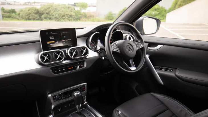 Nội thất này không đủ thuyết phục khách hàng Mercedes-Benz bỏ tiền ra mua xe - Ảnh: Drive