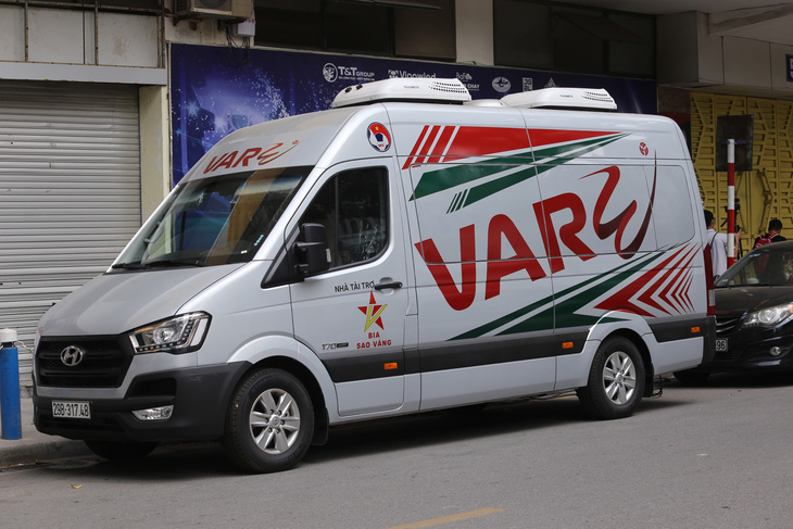 Một trong hai xe VAR đầu tiên làm nhiệm vụ tại V-League 2023 - Ảnh: ĐỨC KHUÊ