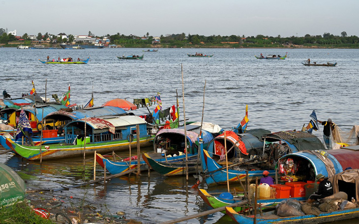 Sông Mekong mùa mưa, nước ở đâu?
